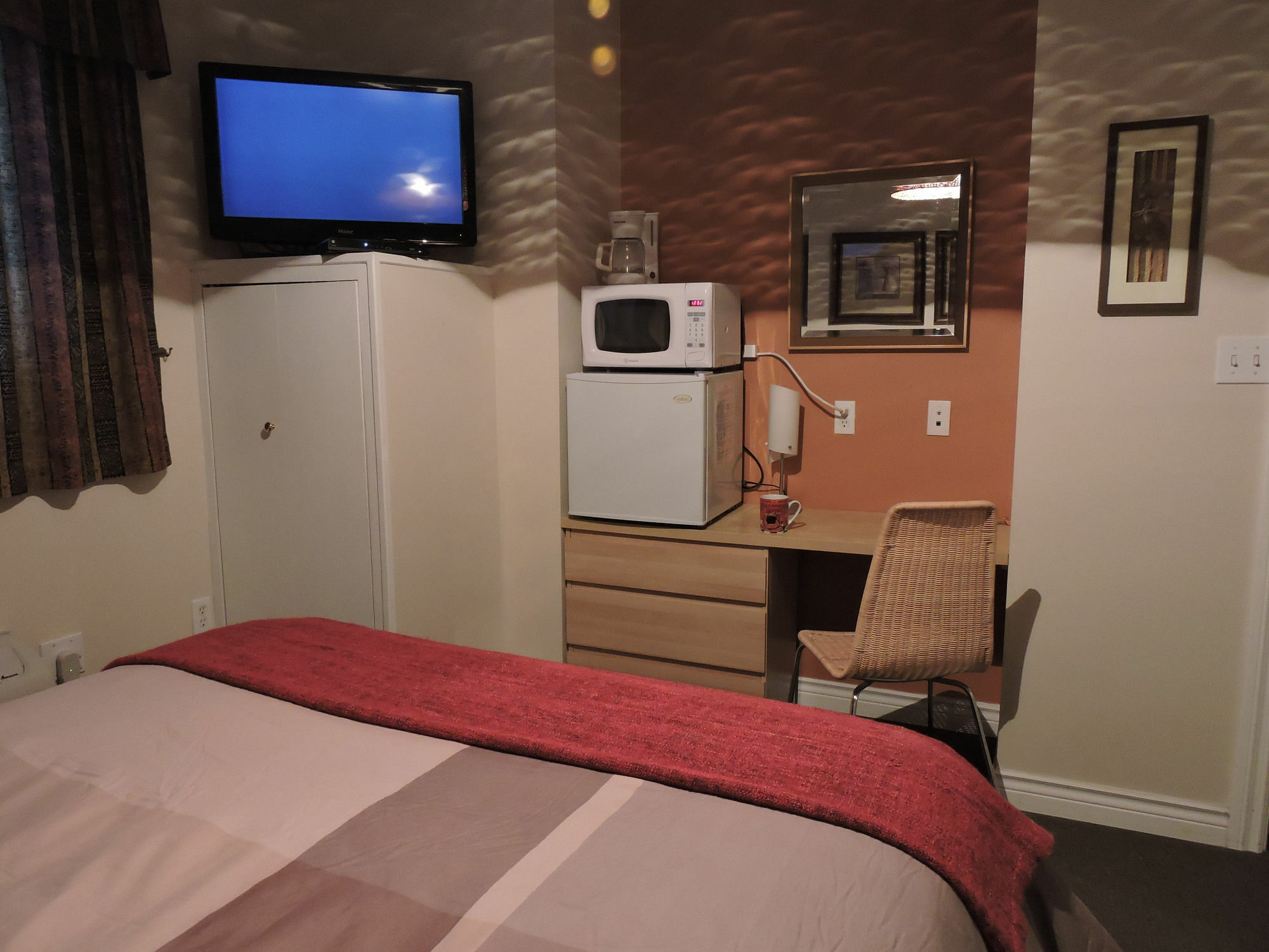 Bethel-Aspen Inn Bonnyville Екстер'єр фото